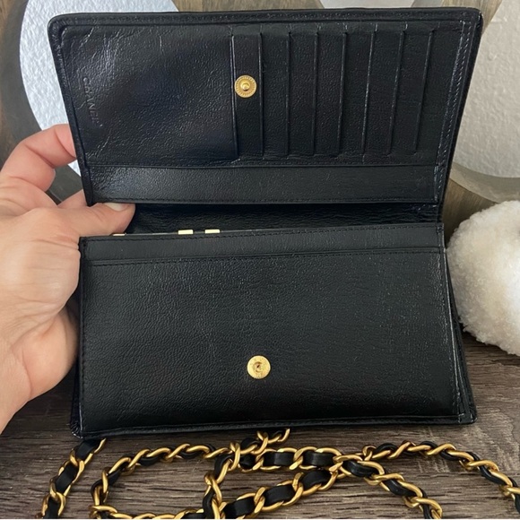 Chic Black Leather Chanel wallet on a chain bag - Picture 6 of 14